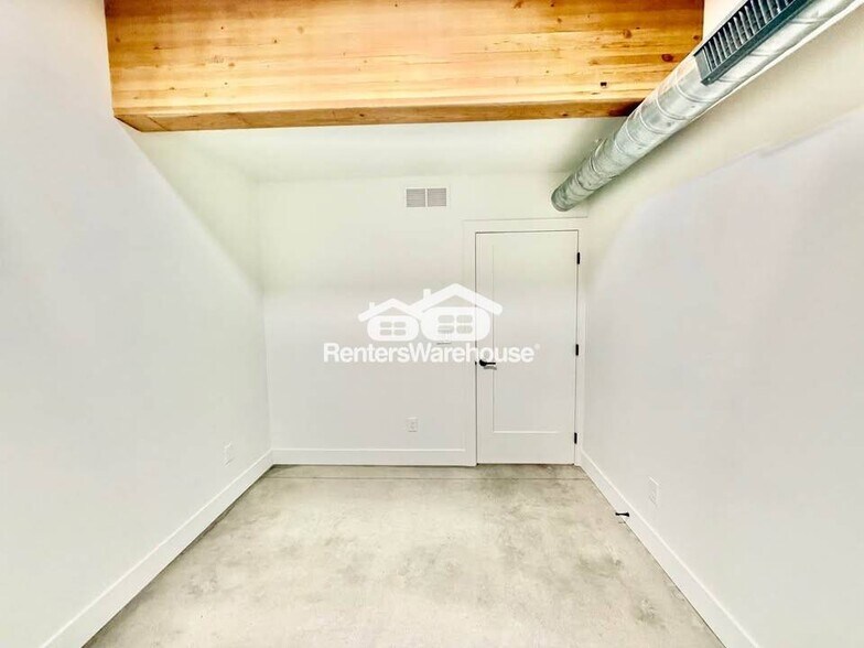 Building Photo - 2701 Ingersoll Ave