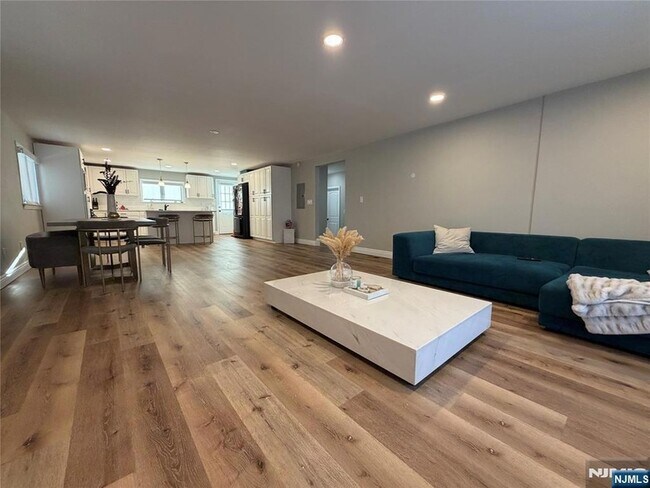 Building Photo - 200 Forest Ave