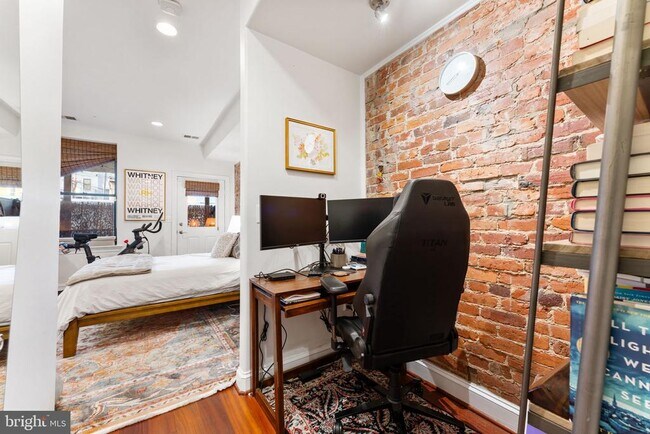 Building Photo - 1105 Park Rd NW