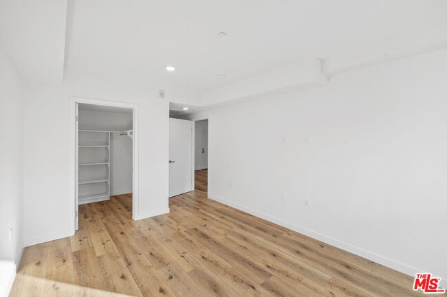 Building Photo - 5229 Willowcrest Ave