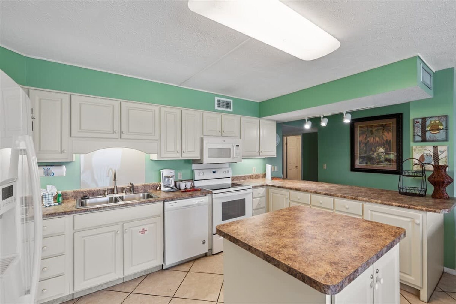 Building Photo - 8743 Thomas Dr