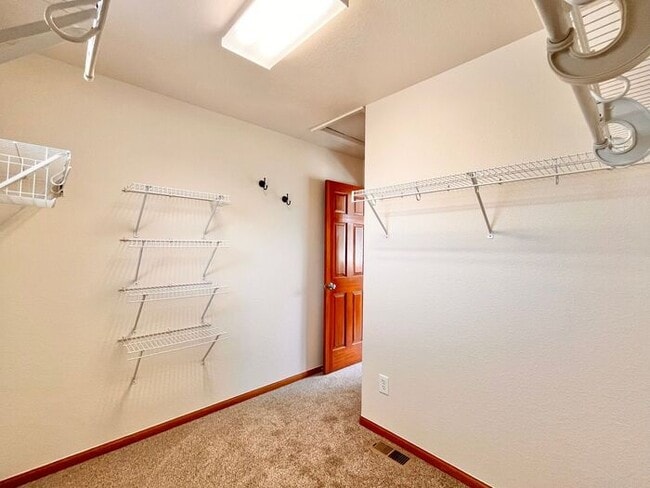 Building Photo - Beautiful 4 bed/ 3 bath Home with Office!