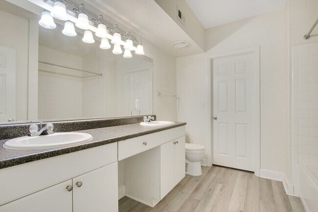 Building Photo - 202 E South St