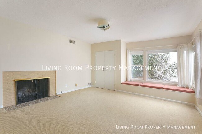 Building Photo - 4404 SW Council Crest Dr