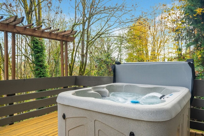 Building Photo - 5504 NE 190th St