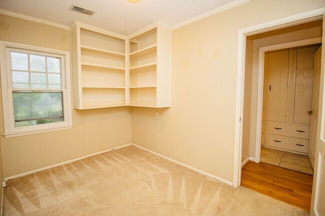 Building Photo - 3 Bedroom, 2 Bathroom in the Forest Acres Area - Available July 2026!