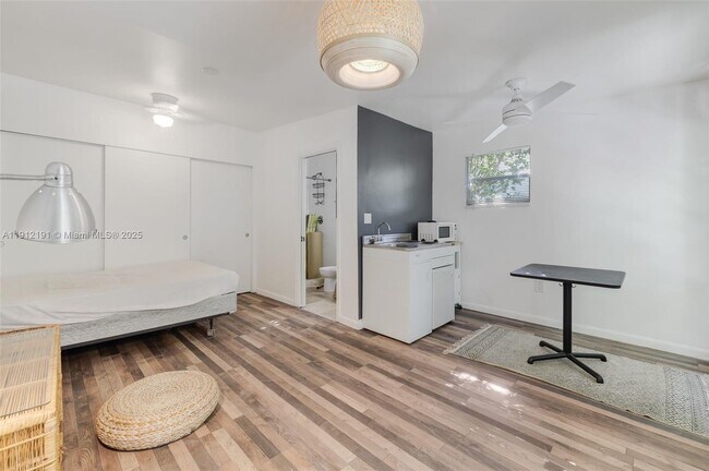 Building Photo - 9324 Byron Ave