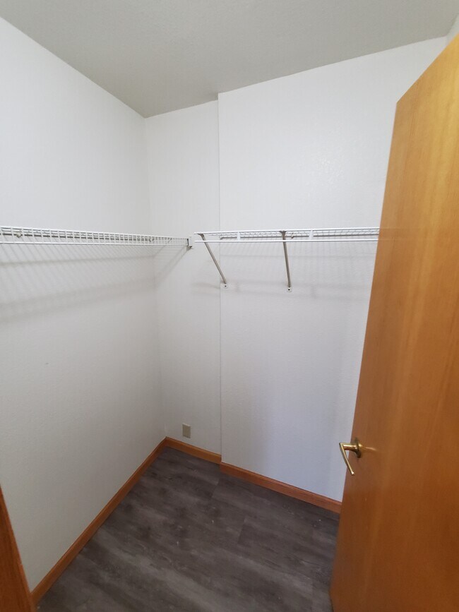 Building Photo - Remodeled Southside Studio Apartment