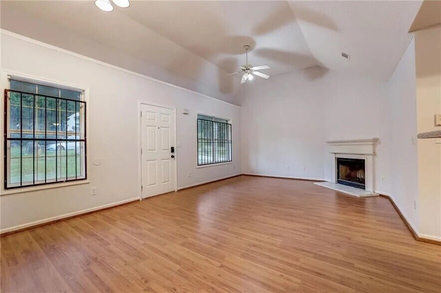 Building Photo - Room in House on Cypress Pointe Dr