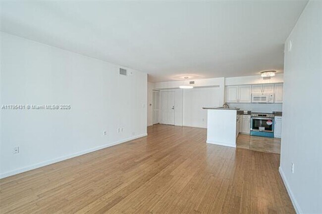 Building Photo - 1155 Brickell Bay Dr