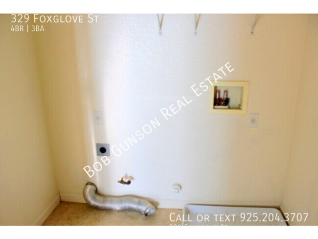 Building Photo - 329 Foxglove St