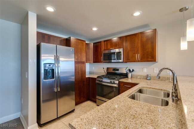 Building Photo - 150 S Las Vegas Blvd