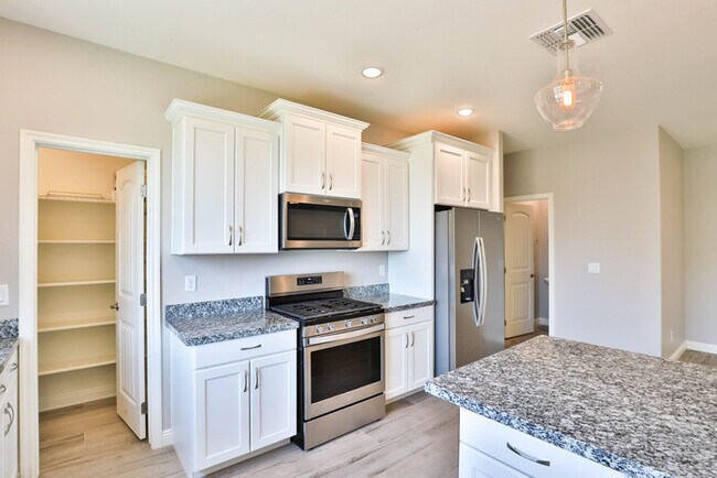 Building Photo - 9805 E Specter Dr