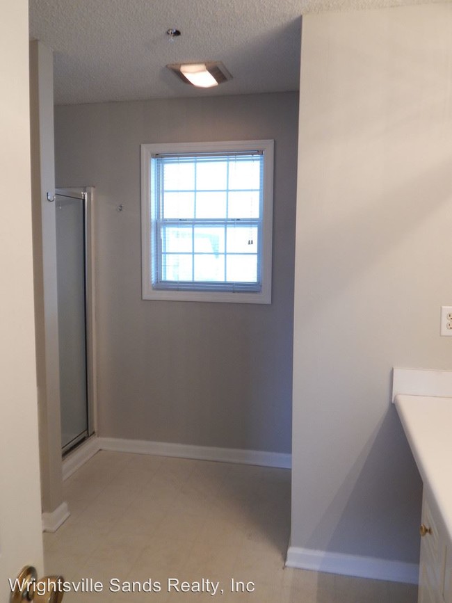Building Photo - 2 br, 2 bath House - 805 March Court Unit K