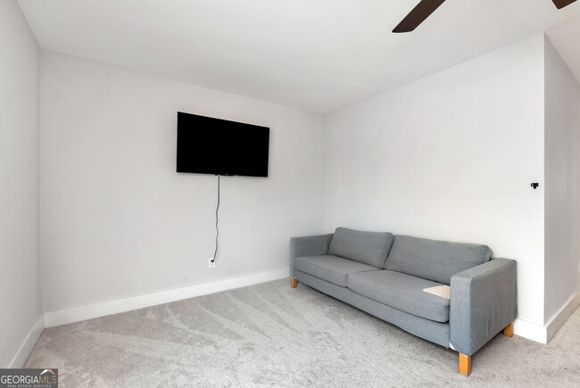 Building Photo - 6968 Manchester Dr