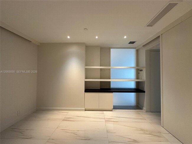 Building Photo - 251 Crandon Blvd