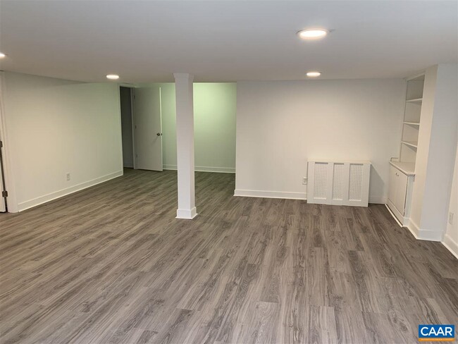 Building Photo - 1613 Del Mar Dr