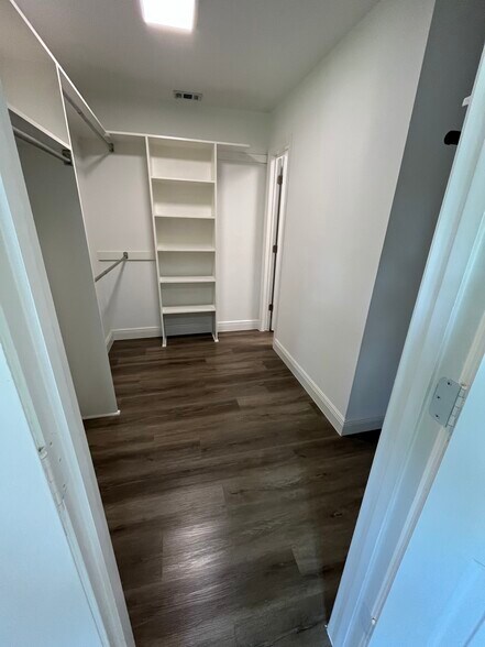 Building Photo - 3730 Tam O Shanter Dr
