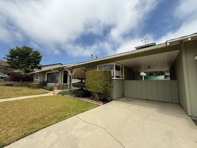 Building Photo - 1950's Ranch Style Home Above Ventura College