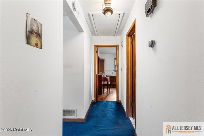 Building Photo - 713 Lincoln Dr