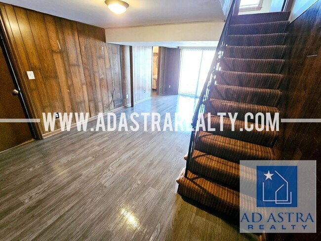 Building Photo - Spacious Duplex in Independence-Available ...
