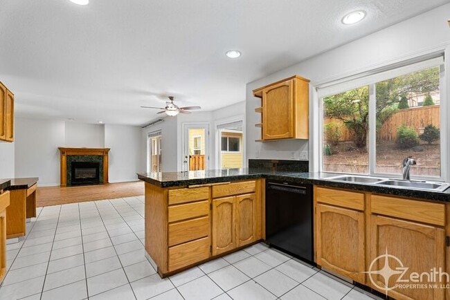 Building Photo - 9415 NW 28th Ct