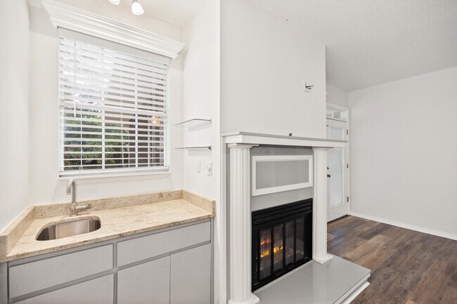 Building Photo - 1641 Parkside Cir