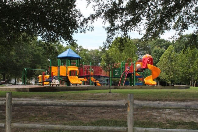 Building Photo - Great Neck Pool Home! First-Time Rental Available NOW! Pet Friendly - Corner Lot - Top Schools!