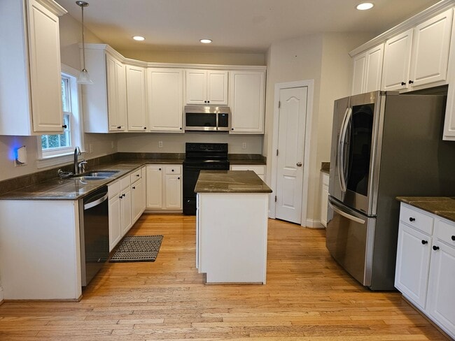 Building Photo - New Listing!!!!!