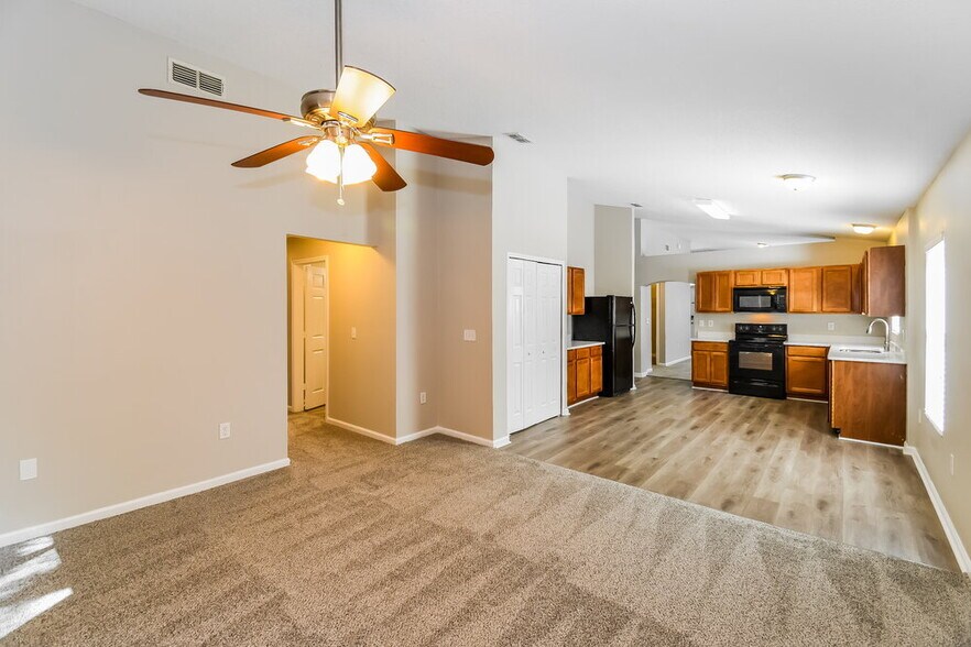 Building Photo - 10260 Normanwood Ct