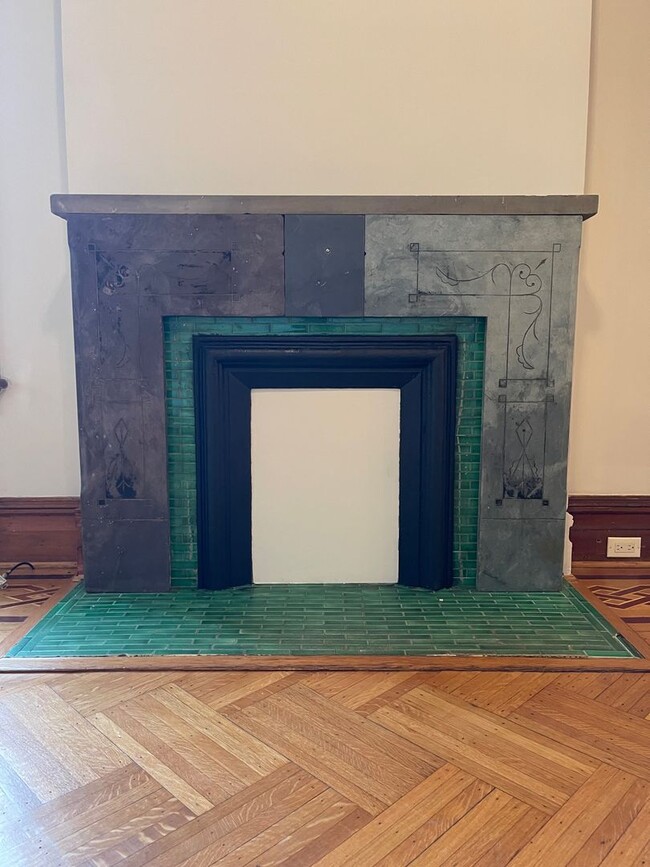 Building Photo - Renovated 3 Bedroom 2 Bathroom House Across From The Park