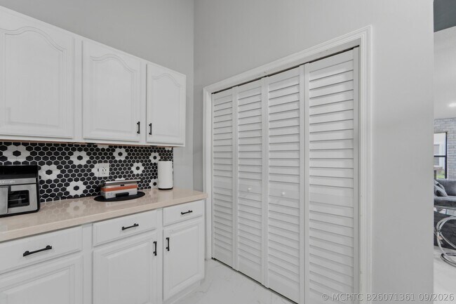 Building Photo - 301 Knotty Wood Ln