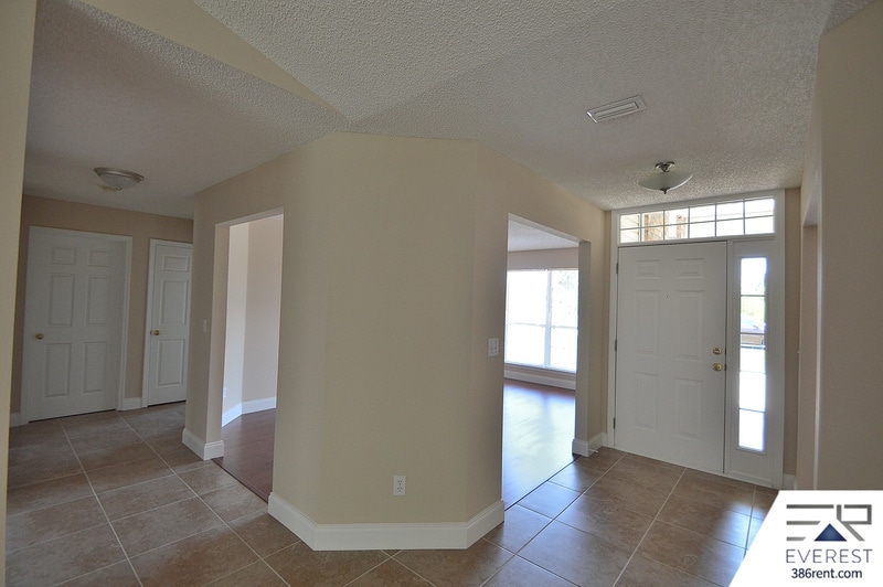 Building Photo - 30 Lancelot Dr