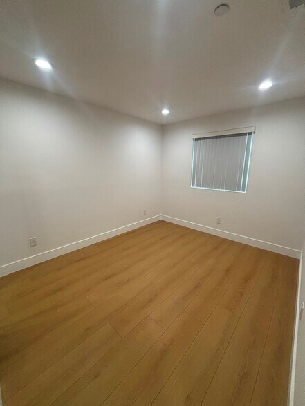 Building Photo - 5526 S Wilton Pl