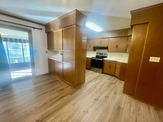 Building Photo - 3269 N Weller Ave