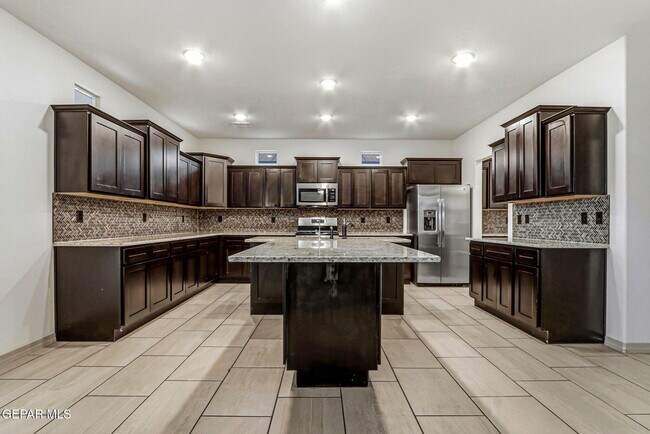 Building Photo - 14705 Tierra Escape Ave
