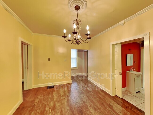 Building Photo - 1139 Ravine St