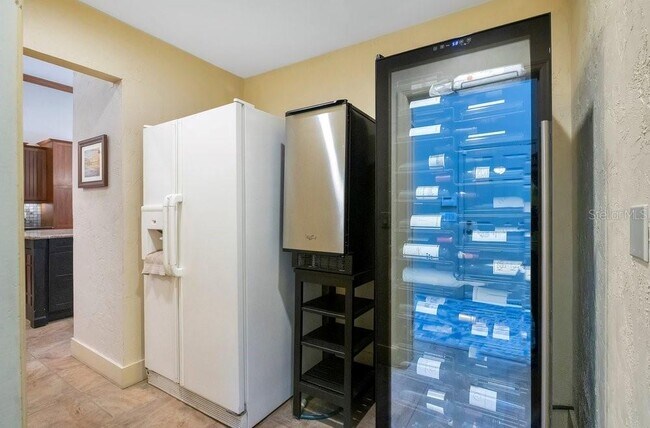 Building Photo - 10577 Down Lakeview Cir