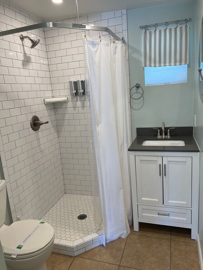 Building Photo - 4831 E Hampton St