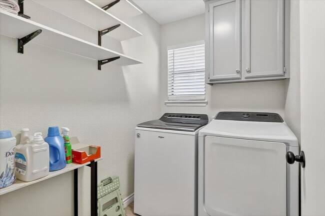 Building Photo - 5410 Fox Run Dr