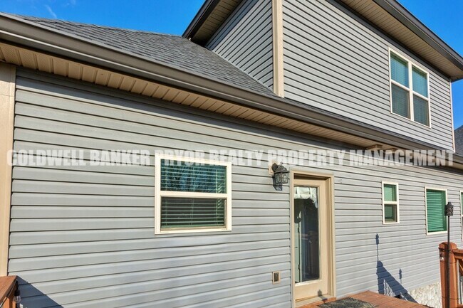 Building Photo - 9618 Shooting Star Cir