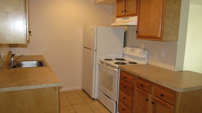 Building Photo - Available June 21!!