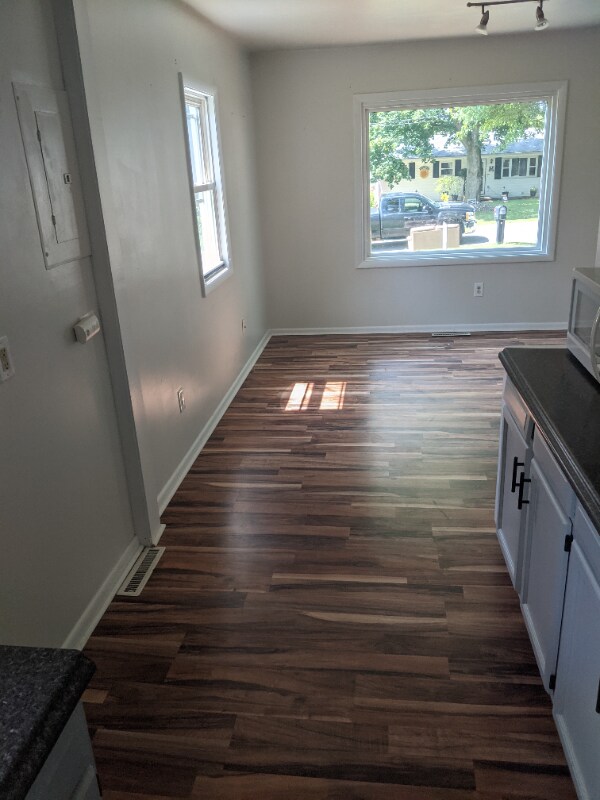 Building Photo - 1077 Davey Ave