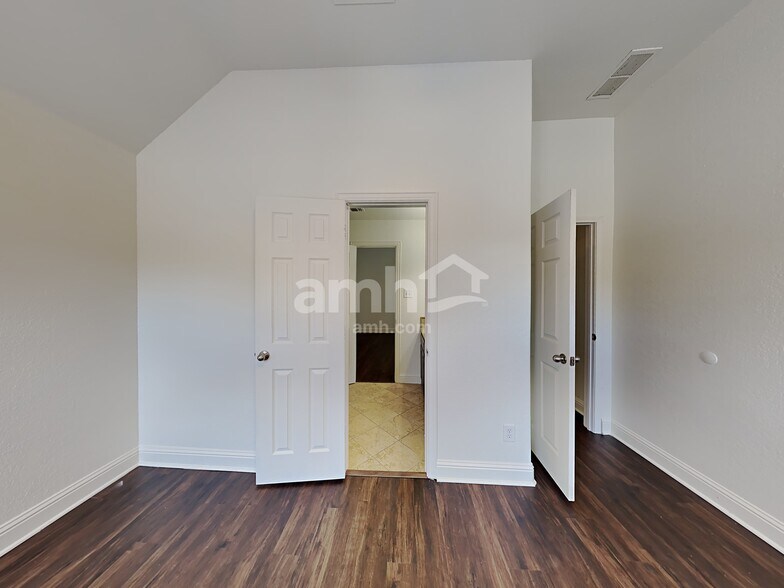 Building Photo - 337 Stanley Dr