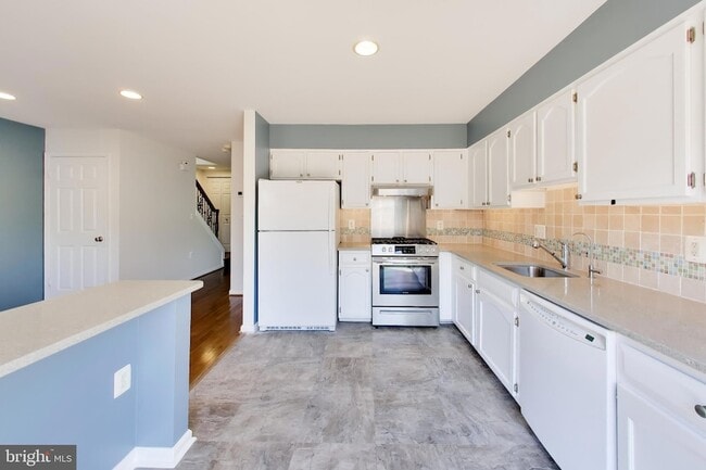 Building Photo - 4 Earth Star Ct