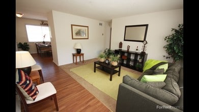 Interior Photo - Hidden Oaks