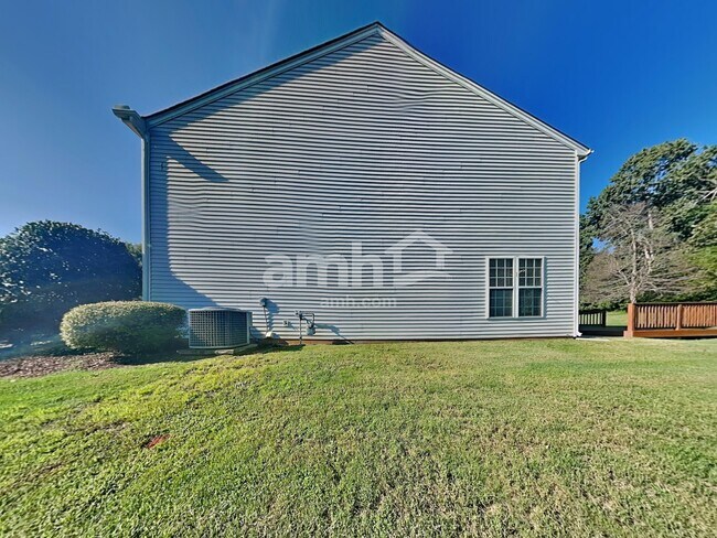 Building Photo - 173 Largess Ln