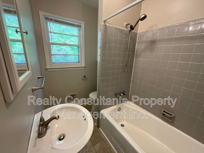 Building Photo - 1533 Beaucrest Ave