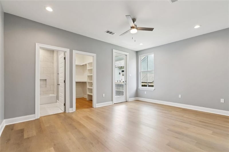 Building Photo - 1222 St Denis St