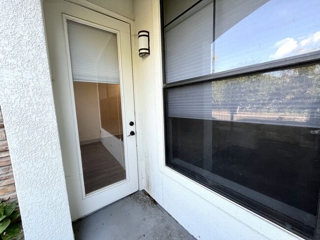 Building Photo - BEAUTIFUL CONDO WITH AMENITIES NEAR VANDERBILT!